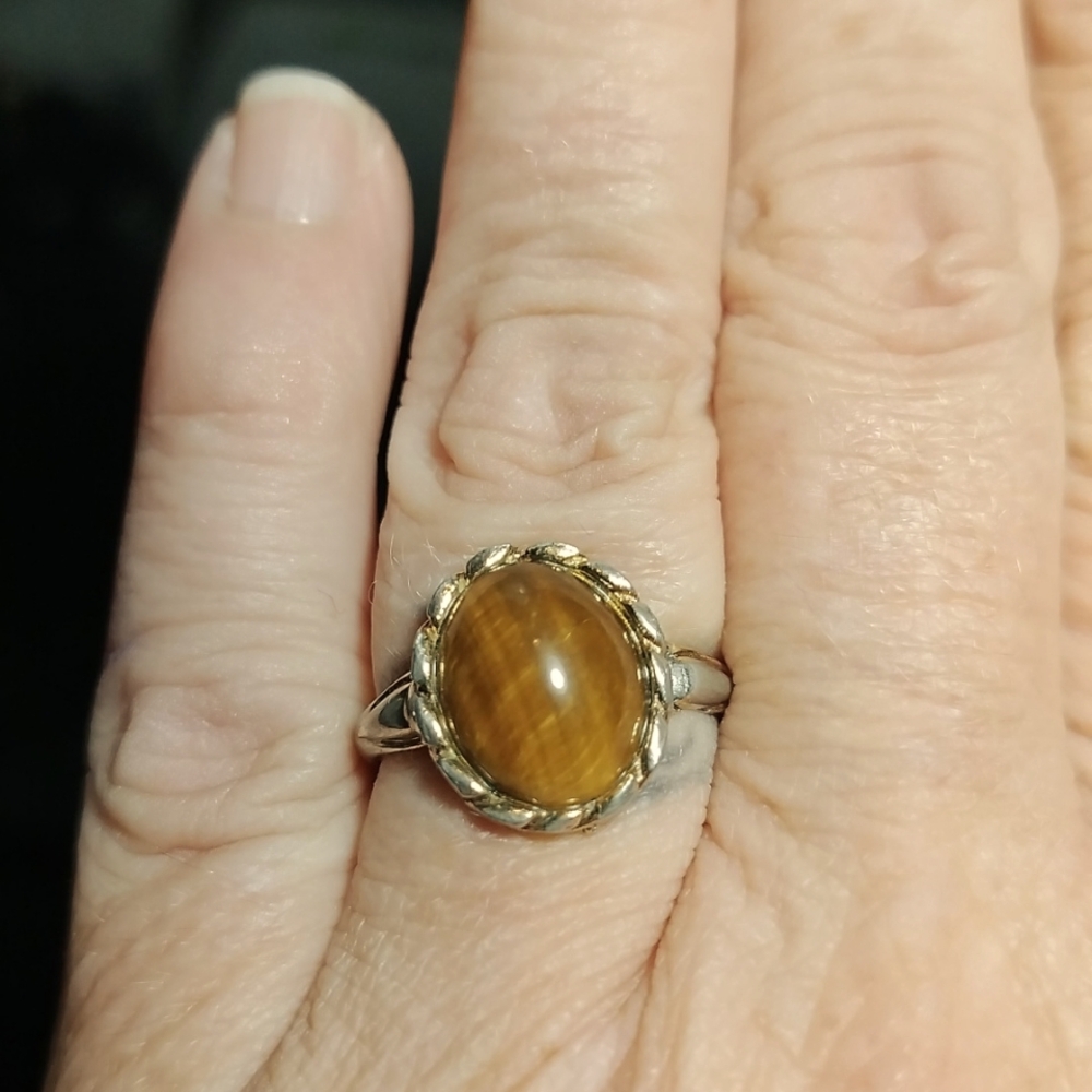 Vintage Uncas 10k GF Shank with a Tigers Eye stone. Has Makers Mark